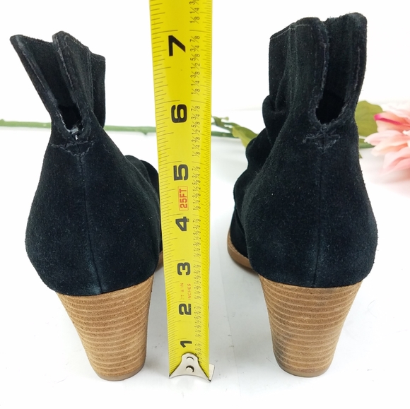 NWOB Splendid Black Suede Rodeo Bootie
Sz 8 - Picture 2 of 8